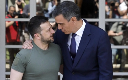 Sánchez habla con Zelenski para brindarle su «total apoyo» en la negociación con Rusia y EE.UU.: «Nada de Ucrania sin Ucrania»