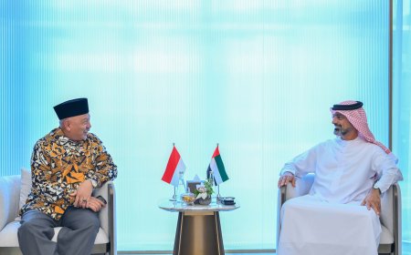 El príncipe heredero de Ajman recibe al embajador de Indonesia