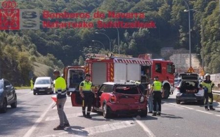 Dos mujeres heridas en la colisión entre un camión y dos turismos junto a la entrada de la boca norte del túnel de Belate