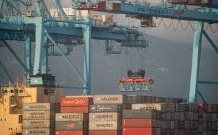 EE.UU. expulsa a España de una ruta marítima estratégica