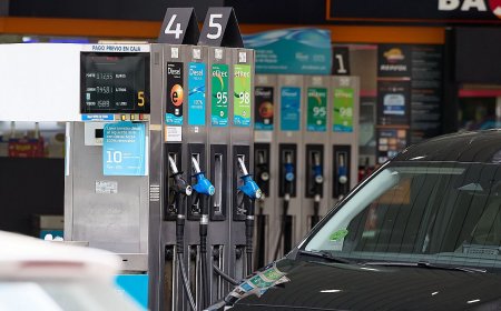 El precio de los combustibles sigue a la baja y roza precios mínimos de verano en víspera del puente del 15 de agosto