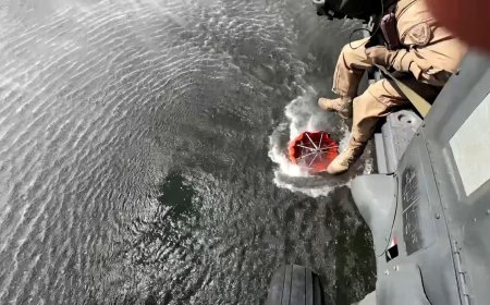 Un equipo de rescate de Emiratos continúa combatiendo los incendios en Albania