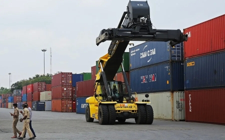 Entran en vigor los aranceles adicionales de EE.UU. a la India por su compra de crudo ruso