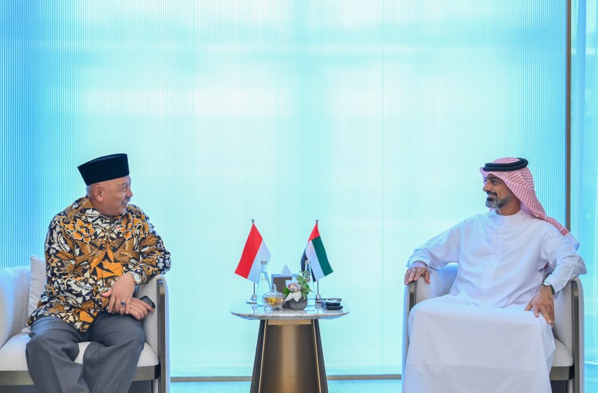 El príncipe heredero de Ajman recibe al embajador de Indonesia