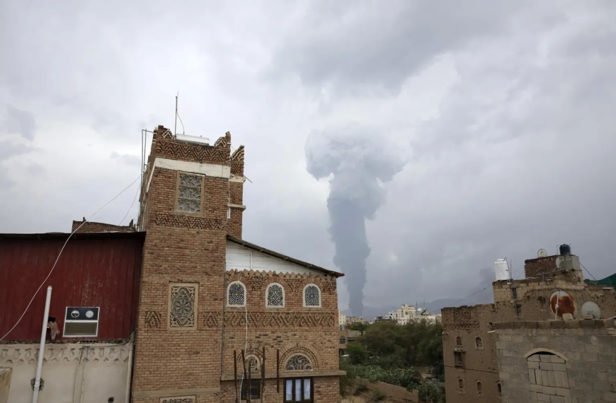 Israel confirma ataques contra una base militar y centrales eléctricas en Yemen