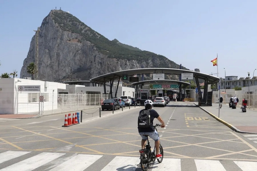 España y Reino Unido planean demoler la verja de Gibraltar en enero