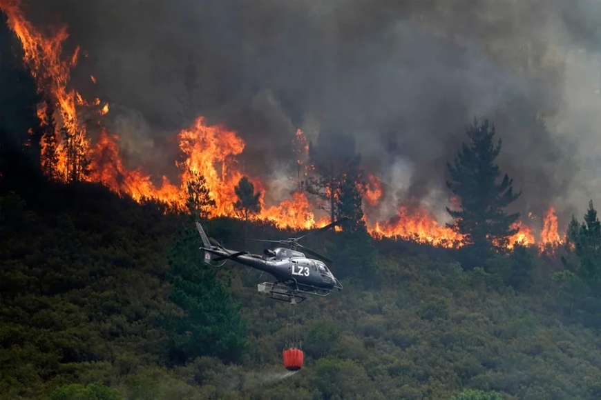 Última hora de los incendios: pendientes de Fasgar/Igüeña, descontrolado y violento