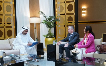 El príncipe heredero de Ras al Khaimah recibe al representante del Programa Mundial de Alimentos para el Golfo