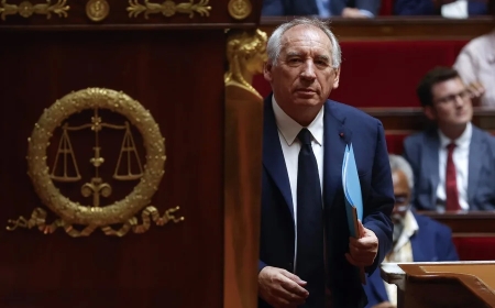 Crisis política en Francia: Macron busca recambio tras perder a Bayrou