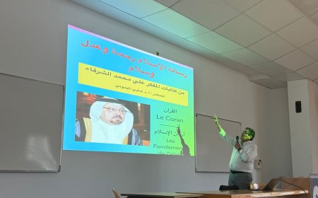 Explicación de las ideas y visiones del pensador árabe Ali Al-Shurafa y distribución de sus libros en la Universidad de Reims, Francia