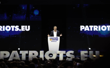 Abascal y Vox claman contra “el Califato de Bruselas” y Pedro Sánchez