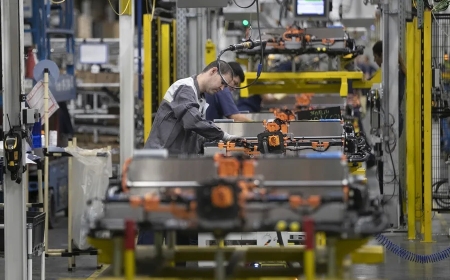 El Gobierno eleva una décima, al 2,7 %, la previsión de crecimiento económico para 2025