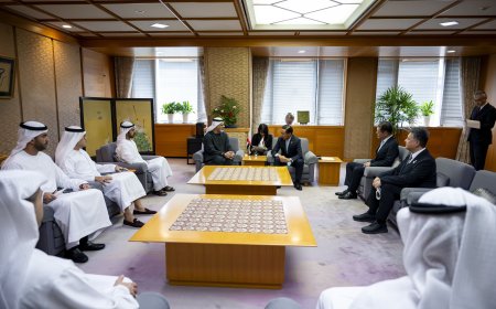 El príncipe heredero de Abu Dabi se reúne con el gobernador de Kioto