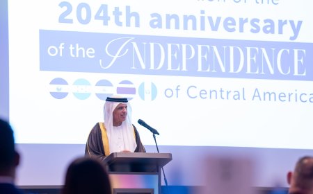 Saud bin Saqr asiste a la celebración del Día de la Independencia de Centroamérica en Ras al Jaima