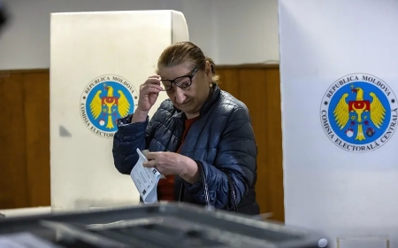 Alta participación en las elecciones parlamentarias de Moldavia pese a las acusaciones fraude y alertas de bomba