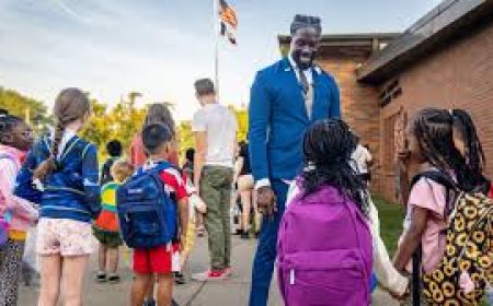 ¿Quién es Ian Roberts, el superintendente escolar de Iowa acusado por ICE de estar ilegalmente en EE.UU.?