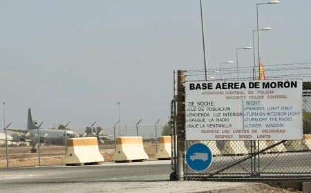 El Gobierno dice colaborar con EEUU para «evitar» el paso de armas para Israel por las bases de Rota y Morón