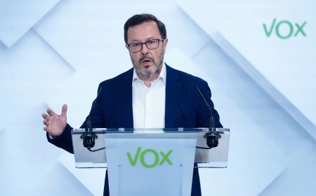 Vox acusa a Feijóo de intentar copiar su discurso en materia de inmigración