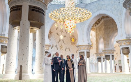 El primer ministro australiano visita la Gran Mezquita Sheikh Zayed en Abu Dabi