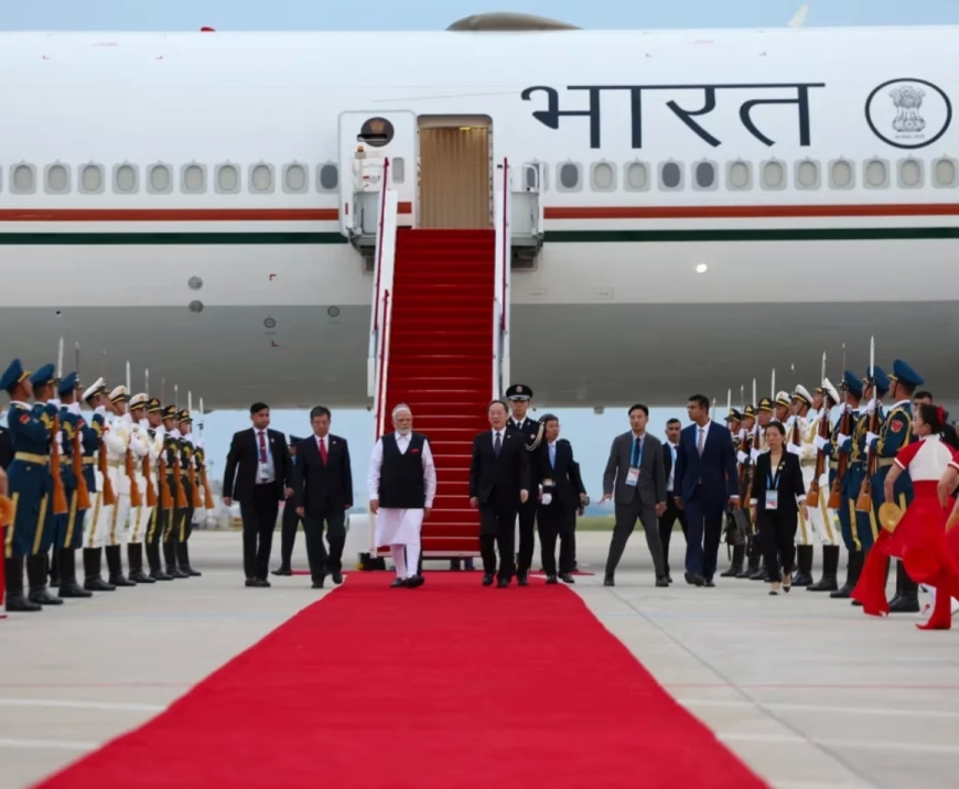 Xi y Modi hablan de amistad en un mundo "caótico" ante el impacto de los aranceles de Trump