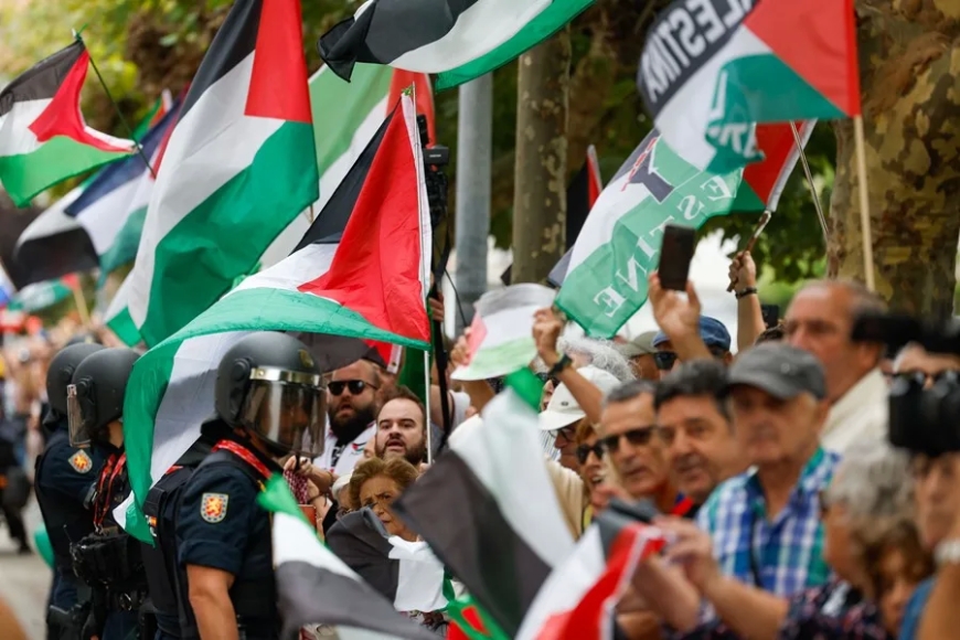 El equipo Israel–Premier Tech mantiene que va a seguir en carrera