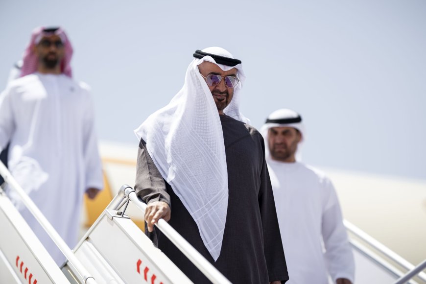 El presidente de Emiratos llega a Riad en visita fraterna, recibido por el príncipe heredero saudí