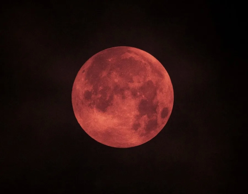 Un eclipse total dejará este domingo una Luna roja al anochecer
