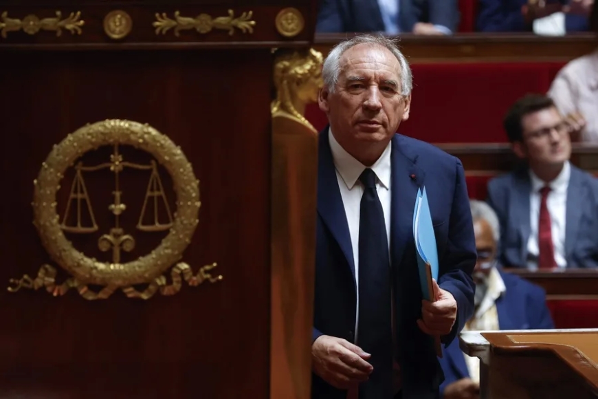 Crisis política en Francia: Macron busca recambio tras perder a Bayrou