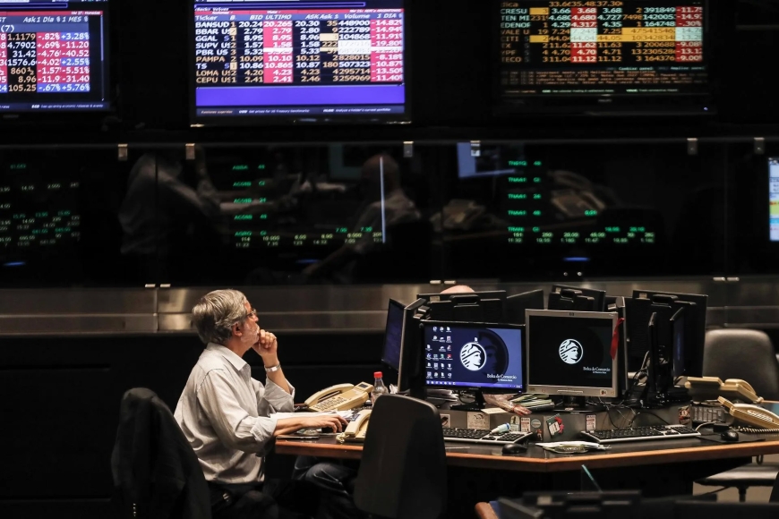 Reacción de los mercados al revés electoral de Milei: la Bolsa de Buenos Aires cae un 12 %