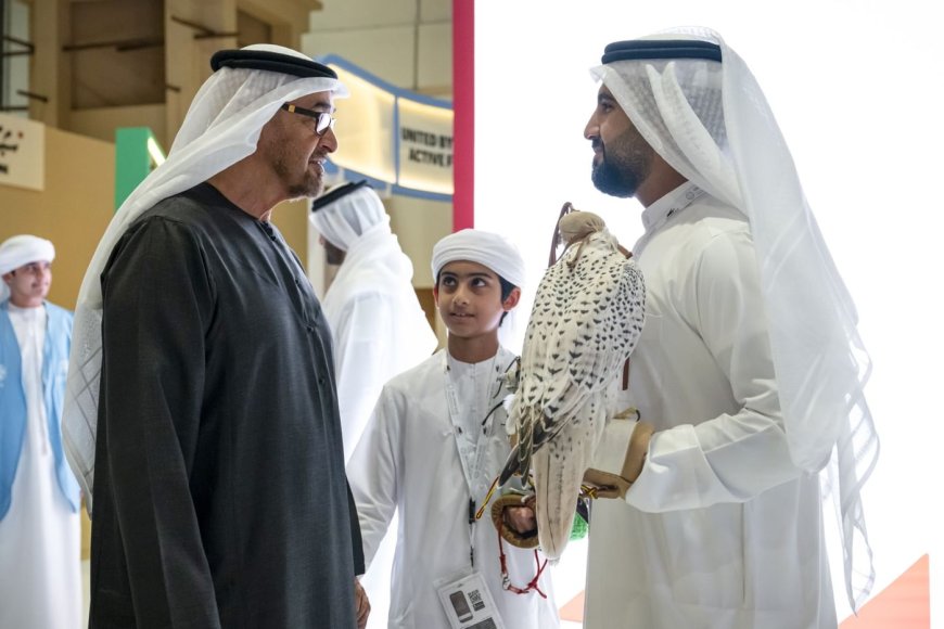 El presidente de Emiratos visita la Exposición Internacional de Caza y Ecuestre de Abu Dabi
