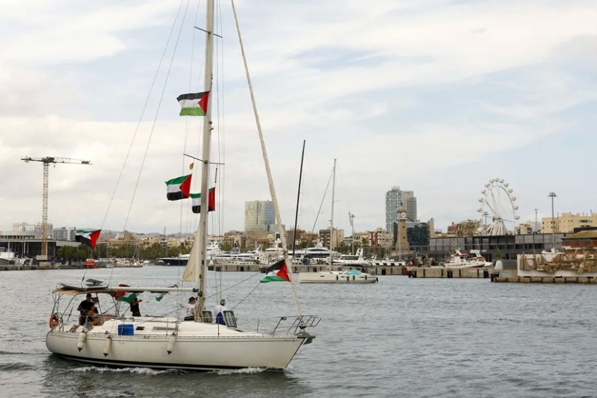 Una embarcación de la Flotilla Sumud rumbo a Gaza denuncia haber sido atacada en un puerto de Túnez
