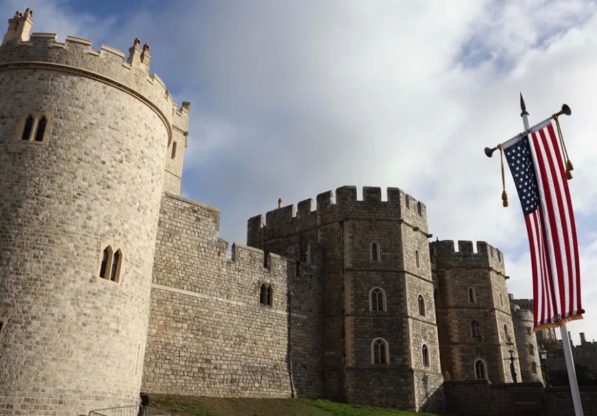Cuatro detenidos tras proyectarse en el castillo de Windsor imágenes de Trump y Epstein