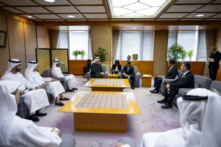 El príncipe heredero de Abu Dabi se reúne con el gobernador de Kioto