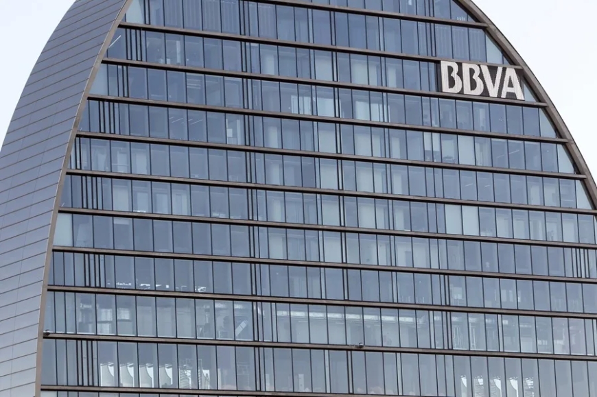BBVA mejora su oferta un 10 % para convencer de su opa a los accionistas del Sabadell