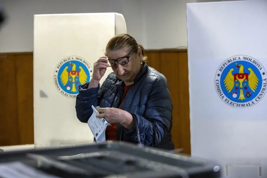 Alta participación en las elecciones parlamentarias de Moldavia pese a las acusaciones fraude y alertas de bomba