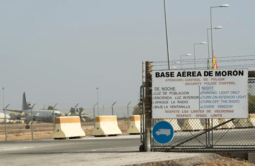 El Gobierno dice colaborar con EEUU para «evitar» el paso de armas para Israel por las bases de Rota y Morón