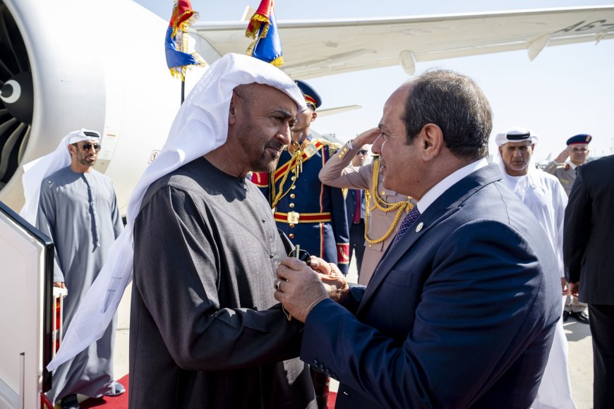 El presidente de Emiratos Árabes Unidos inicia en El Cairo una visita fraternal a Egipto recibido por el presidente Sisi