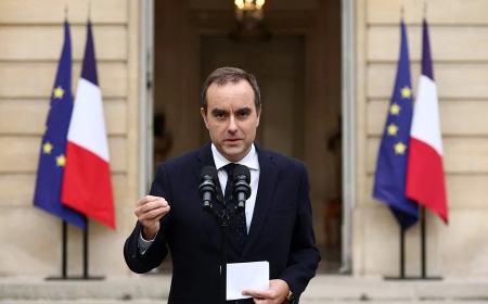 El primer ministro francés presenta su dimisión a Macron pocas horas después de nombrar a su Gobierno
