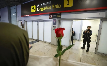Exteriores afirma que los 28 españoles de la flotilla detenidos podrán salir hoy de Israel