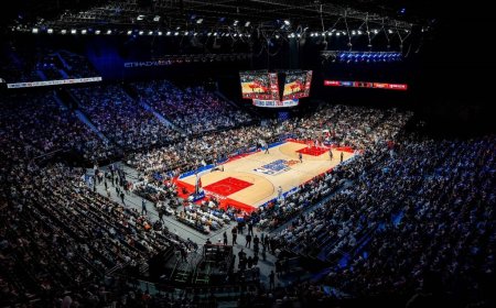 Los New York Knicks barren a los Philadelphia 76ers en el cierre de la NBA Abu Dabi 2025