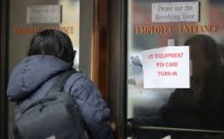 Trump afirma que el Gobierno tiene los fondos para pagar a los militares la semana próxima