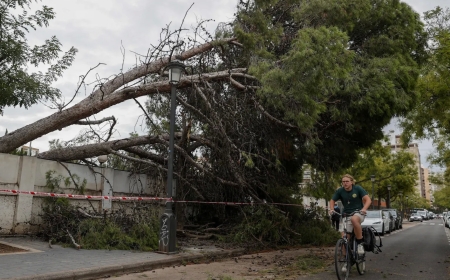 Aviso rojo por lluvias de 100 litros en una hora en el litoral sur de Valencia