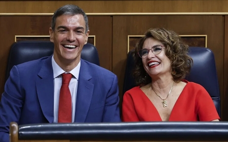 El CIS lanza al PSOE 15 puntos por encima del PP, que se desploma en el último barómetro