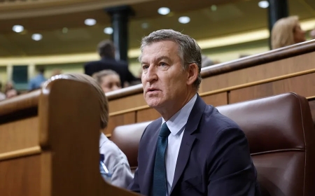 Feijóo denuncia una pinza de Vox y el PSOE contra el PP