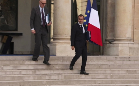 Los socialistas y los conservadores mantienen con vida al Gobierno de Lecornu