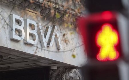 El presidente del BBVA no piensa dimitir porque su continuidad no dependía de la opa