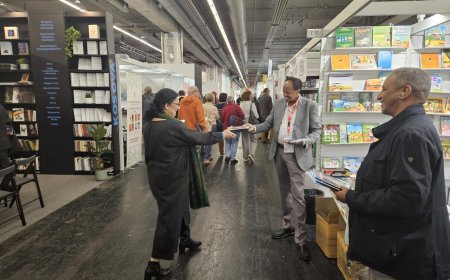 Continuación de la distribución de las publicaciones de la Fundación Mensaje de Paz en la Feria Internacional del Libro de Fráncfort