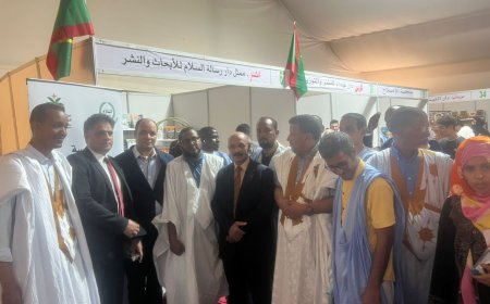 La delegación de “Mensaje de la Paz” dialoga con doctorandos de la Universidad de Nuakchot sobre el pensamiento del gran pensador árabe Ali Mohamed Al Sharafi Al Hammadi