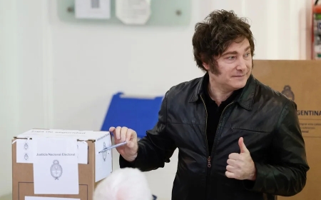 Milei vota en las elecciones legislativas de Argentina, el primer gran test electoral para su Gobierno