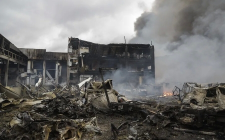 Zelenski denuncia que Rusia lanzó un ataque nocturno con más de 100 drones que dejó tres muertos en Kiev